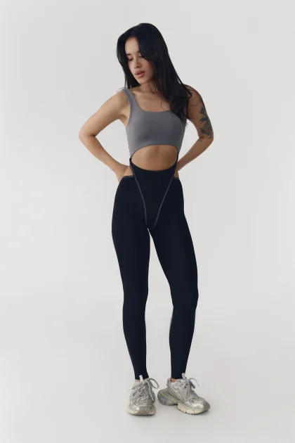 Спортивный комбинезон Cut-Out с акцентными вырезами Черный+Серый